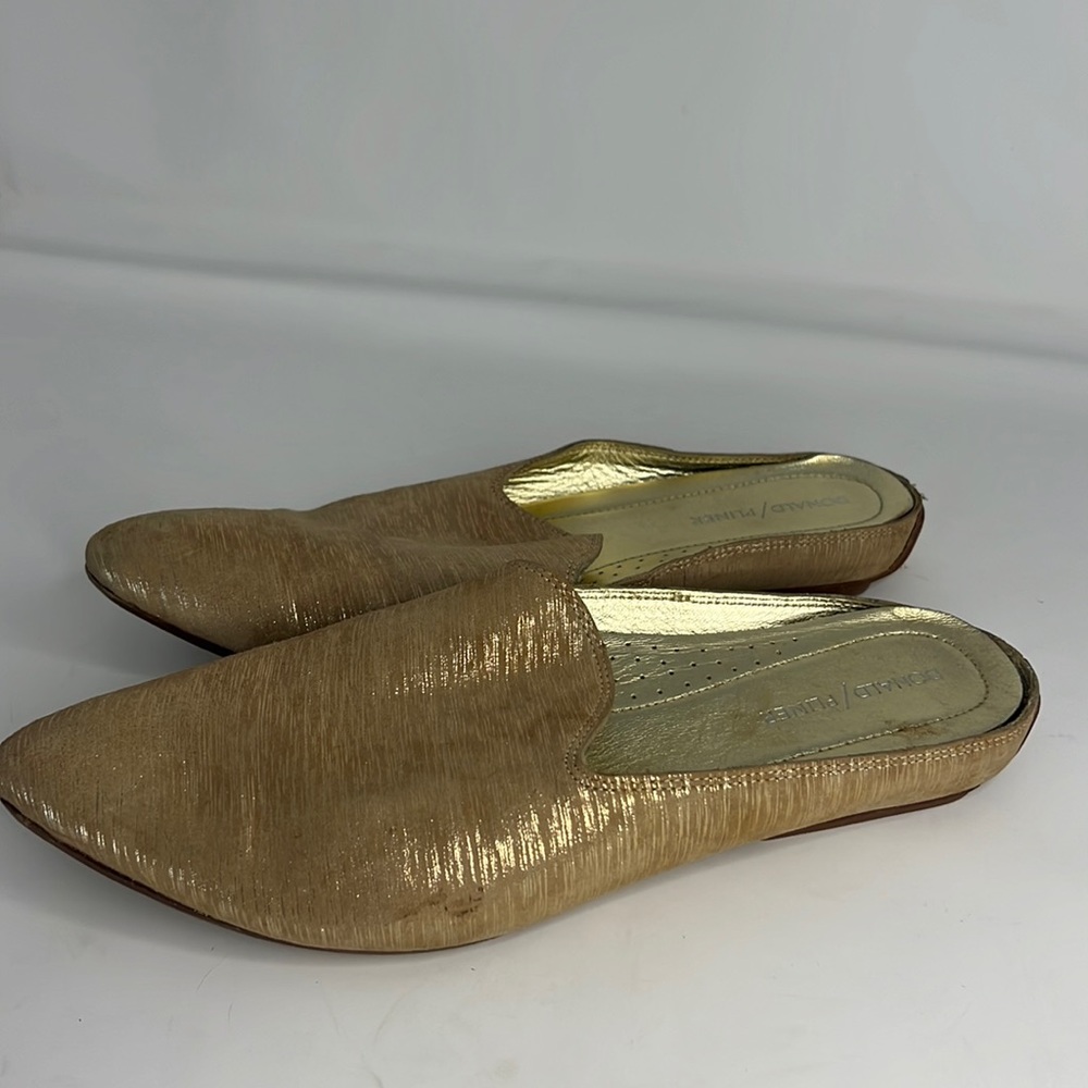 Donald J. Pliner gold point driving slides 9